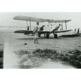 Captain HT (Bunny) Hammond’s plane at Lake Illawarra