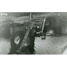 Demolition of the old Minnamurra Bridge
