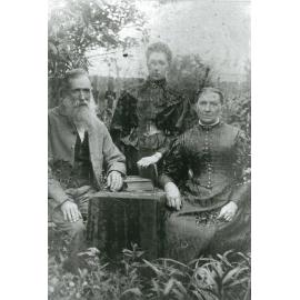 Lionel, Albertina & Sarah Hurry