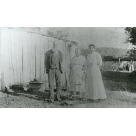Lionel, Sarah & Albertina Hurry 1922