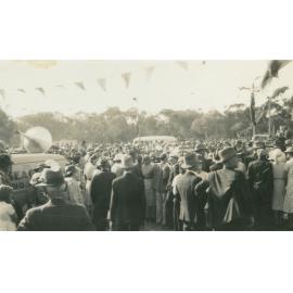 Crowd at the opening of Windang Bridge 1938