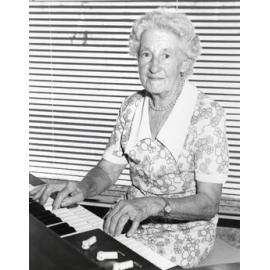 Elizabeth May Harris 1902-1986
