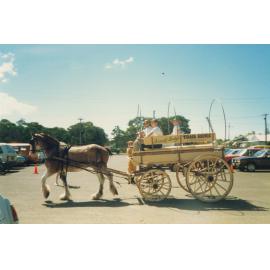 Horse and cart in parade at Tongarra Museum 1988