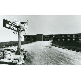 Blackbutt Motel 1972