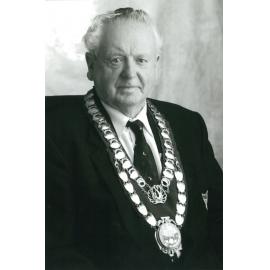 Shellharbour Municipal and City Mayor, Cec Glenholmes 1991-2003