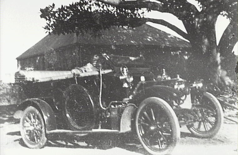 Thomas family in their car at St Ives, Croom.