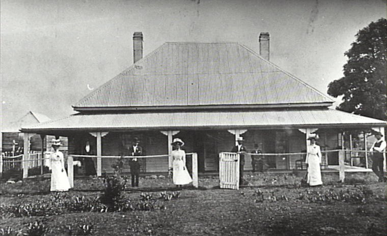 The Johnston family outside Mark's Villa c.1910.