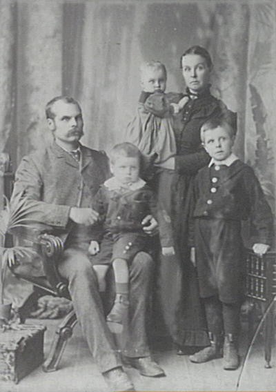 James and Sarah Missingham (nee Badans) and family, Albion Park.